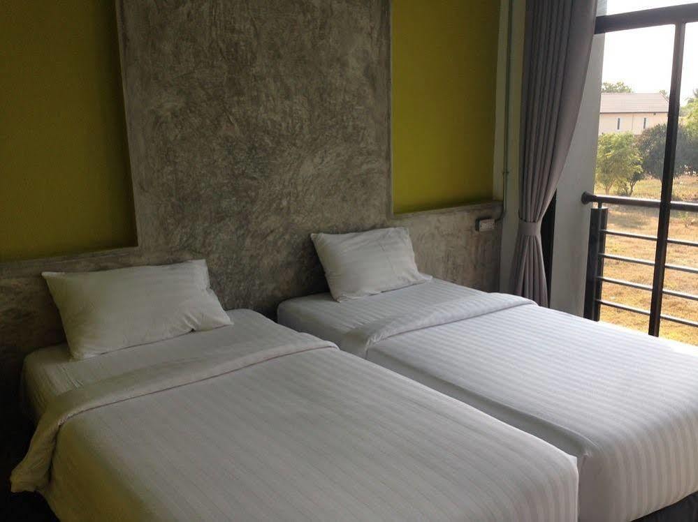Pornsiri Hotel Sisaket Exterior foto